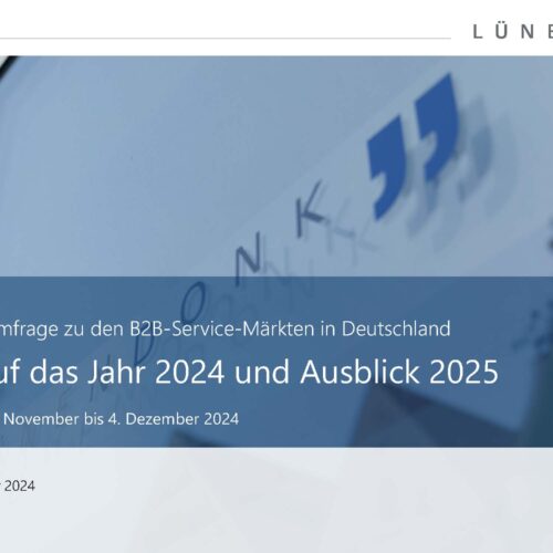 Ein Titelbild eines Berichts der Firma Lünendonk über die B2B-Service-Märkte in Deutschland. Der Titel lautet: 'Rückblick auf das Jahr 2024 und Ausblick 2025'. Die Erhebung fand zwischen dem 27. November und 4. Dezember 2024 statt. Der Ort und das Datum der Veröffentlichung sind 'Mindelheim, 18. Dezember 2024'. Das Bild zeigt zudem eine Spiegelung des Lünendonk-Logos auf einer Glasfassade.