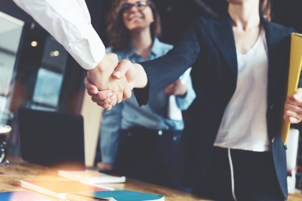 Handschlag - Symbolbild für die Einigung der DGB-Gewerkschaften und des Gesamtverbands der Personaldienstleister (GVP) auf ein neues, einheitliches Tarifwerk für die Leiharbeitsbranche.  