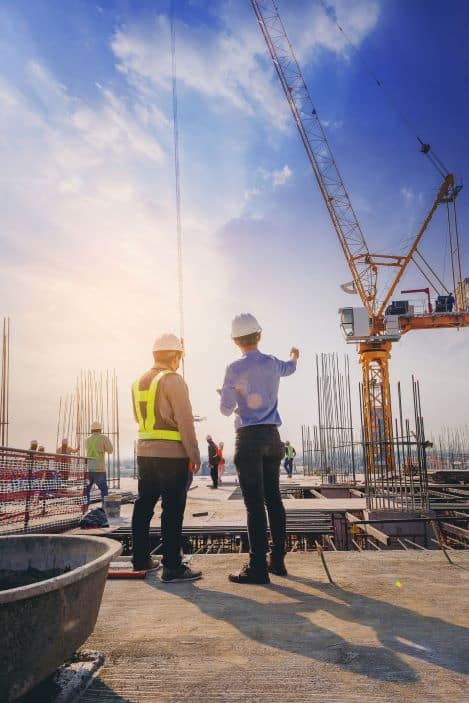 Titelbild des Lünendonk-Whitepaper 2025: Lebenszyklus Immobilie – Strategien für nachhaltiges Facility Management: Planen, Bauen und Betreiben