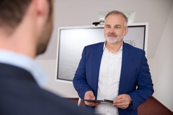 Luenendonk5849_web-2 Benchmark